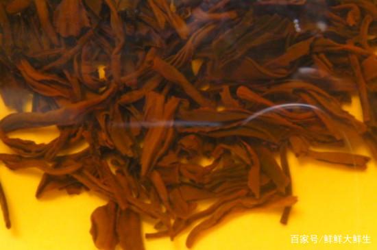 金骏眉泡完茶叶刺鼻的味道(金骏眉泡后茶叶图形) 第1张